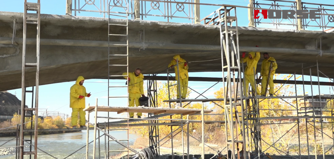 Reinforced Exposed Concrete Bridge With Carbon Fiber Strip Reinforced Exposed Concrete Bridge With Carbon Fiber Strip