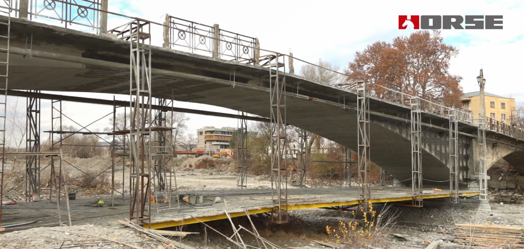 Reinforced Exposed Concrete Bridge With Carbon Fiber Laminate Reinforced Exposed Concrete Bridge With Carbon Fiber Laminate