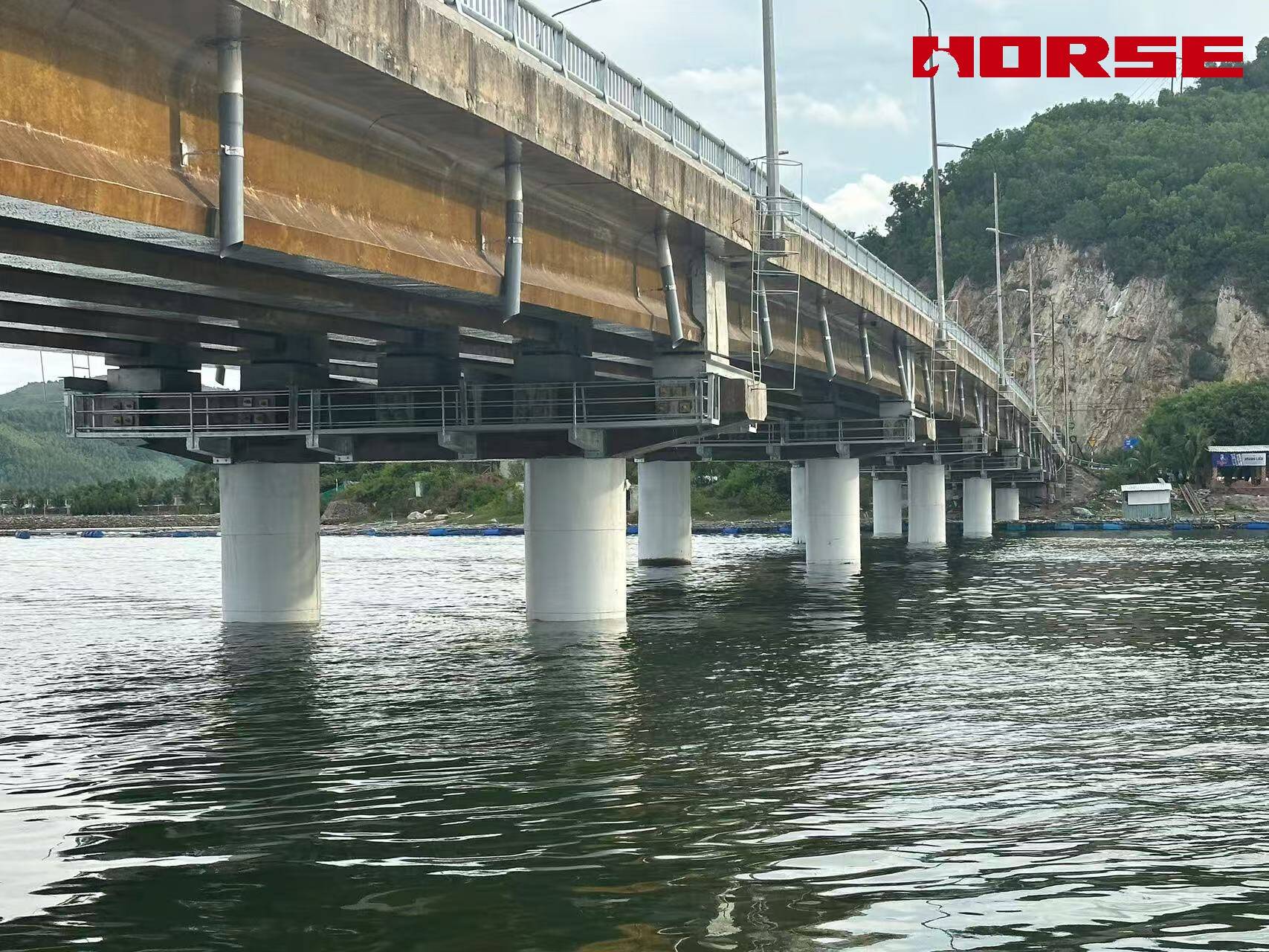 FRP Pile Jakcets For Underwater Concrete Marine Pile Repair And Reinforcement