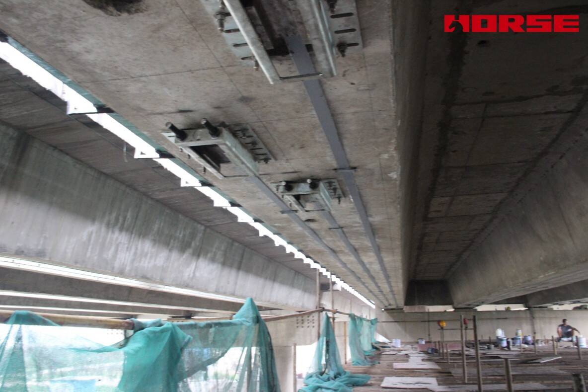 Pre-stress Carbon Fiber Laminates "Lock" Concrete Cracks Pre-stress Carbon Fiber Laminates "Lock" Concrete Cracks