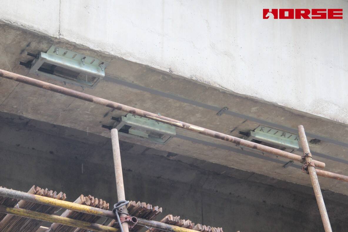 Pre-stress Carbon Fiber Laminates "Lock" Concrete Cracks Pre-stress Carbon Fiber Laminates "Lock" Concrete Cracks