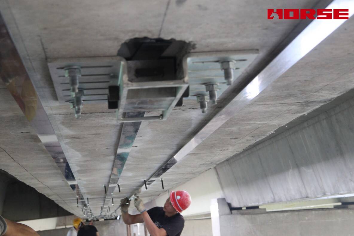 Pre-stress Carbon Fiber Laminates "Lock" Concrete Cracks Pre-stress Carbon Fiber Laminates "Lock" Concrete Cracks